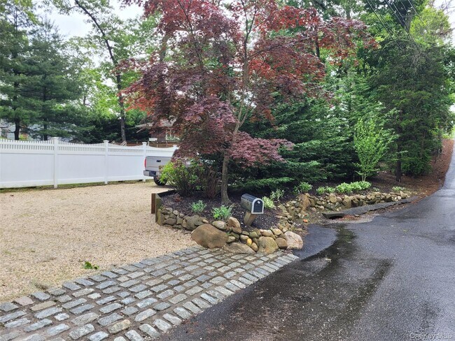 Building Photo - 31 Apricot Rd