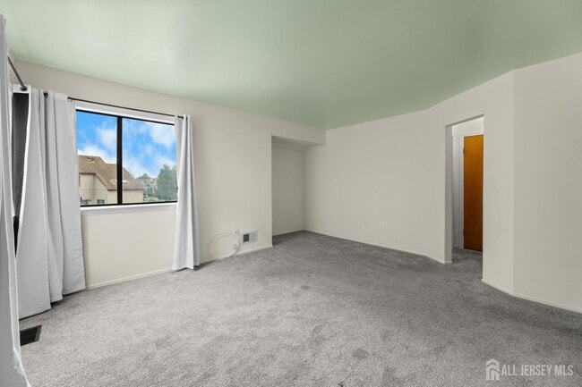 Building Photo - 65 Diamond Ln