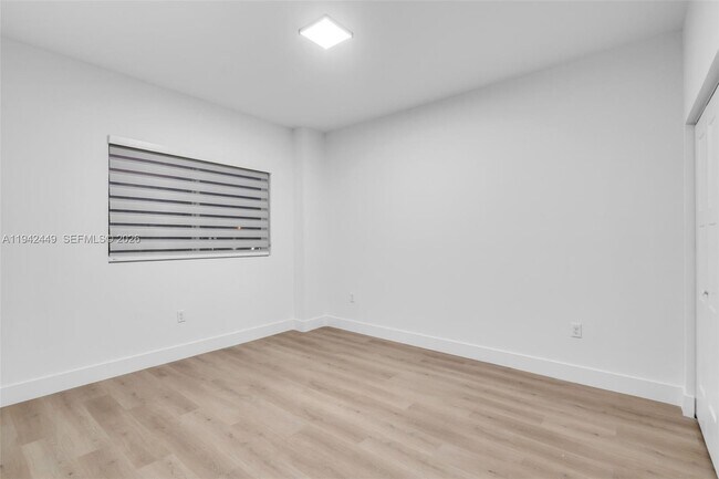 Building Photo - 3728 NW 19th Ave