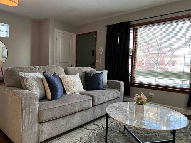 Building Photo - Spacious Main-Floor 2-Bedroom, 1.5-Bath Home