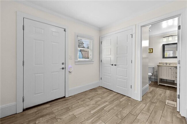 Building Photo - 470 Kelly St SE