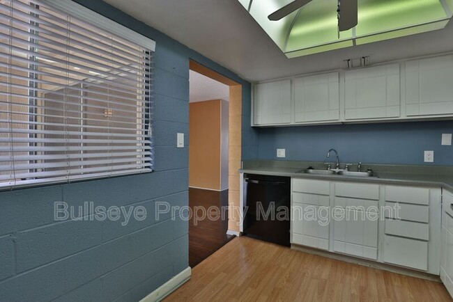 Building Photo - 4201 E Camelback Rd