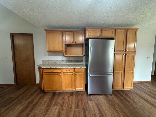 Building Photo - Updated Three Bedroom Home in North Salem
