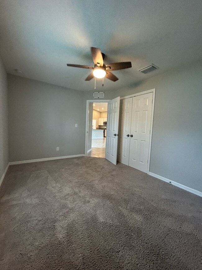 Building Photo - Don't Miss This 4 Bed, 2 Bath Home with Fe...