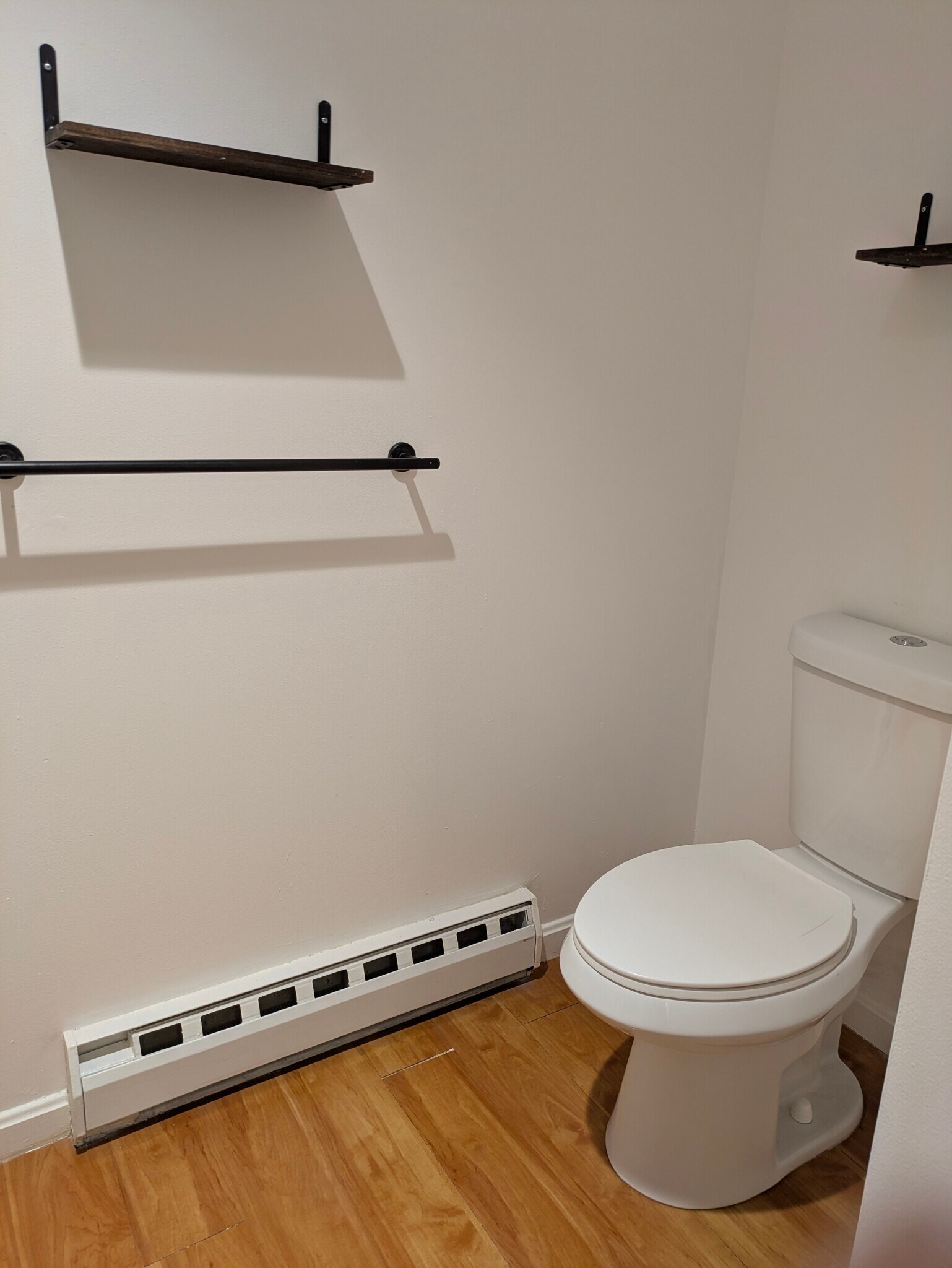 Full tub/shower bathroom. - 35 Brickyard Rd