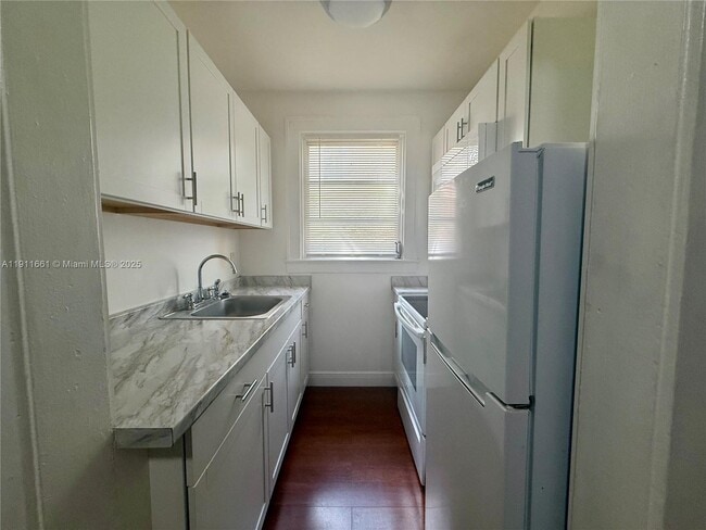 Primary Photo - 114 Antilla Ave