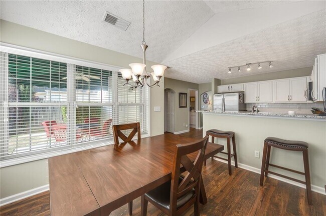 Building Photo - 2041 Greenhill Pass