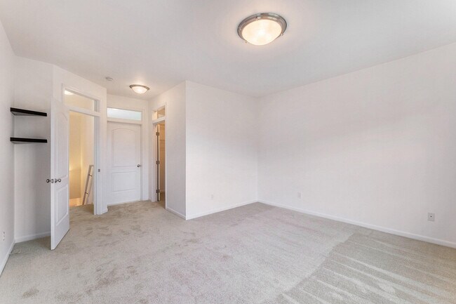 Building Photo - 2925 N Knightsbridge Cir