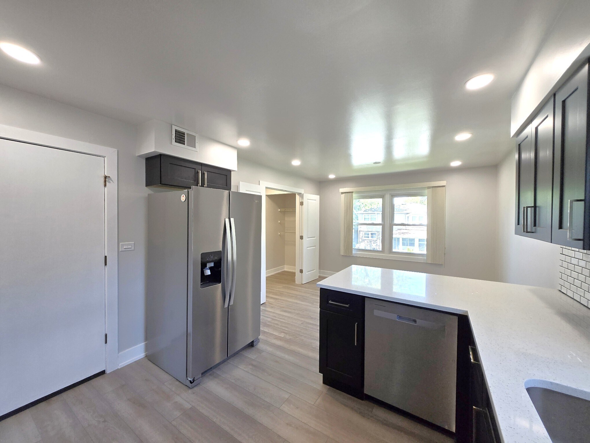 Building Photo - 1002 E Callero Cir
