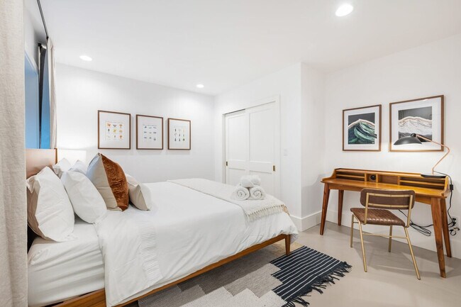 Building Photo - 2453 4th Ave W