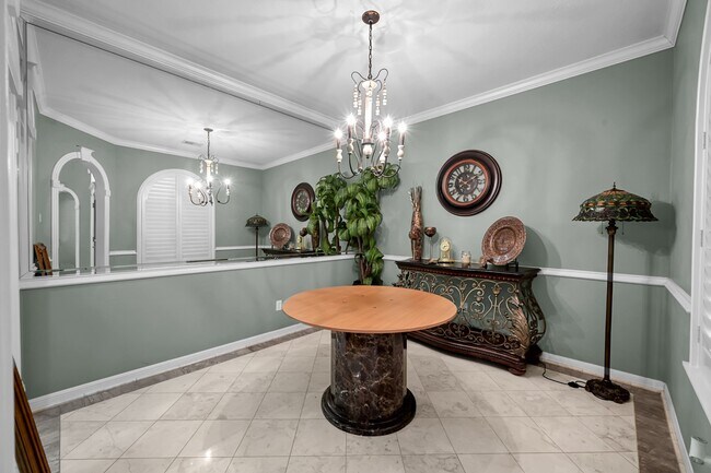 Building Photo - 192 Monterrey Rd W