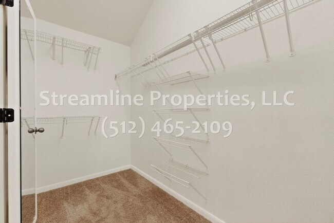 Building Photo - Spacious 4 Bedroom, 2 Bath - Open Layout!