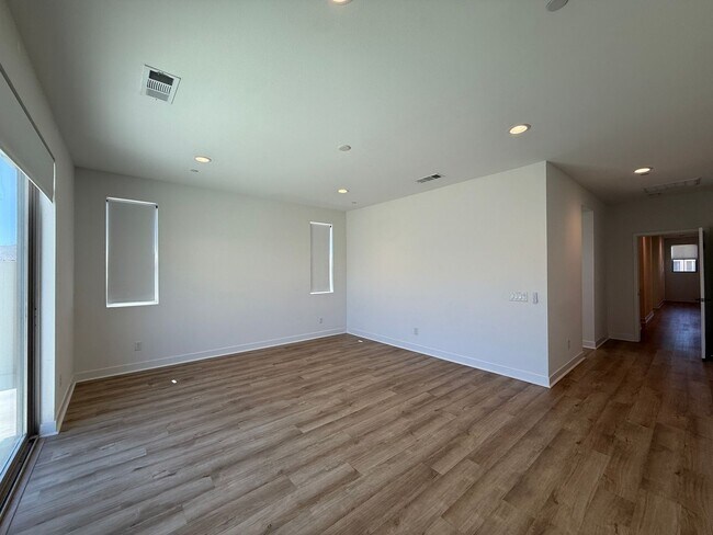 Building Photo - 39338 Stirrup Ct
