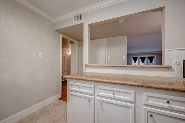 Building Photo - 12967 Trail Hollow Dr