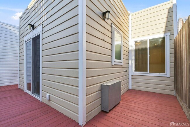 Building Photo - 526 Silver Ave