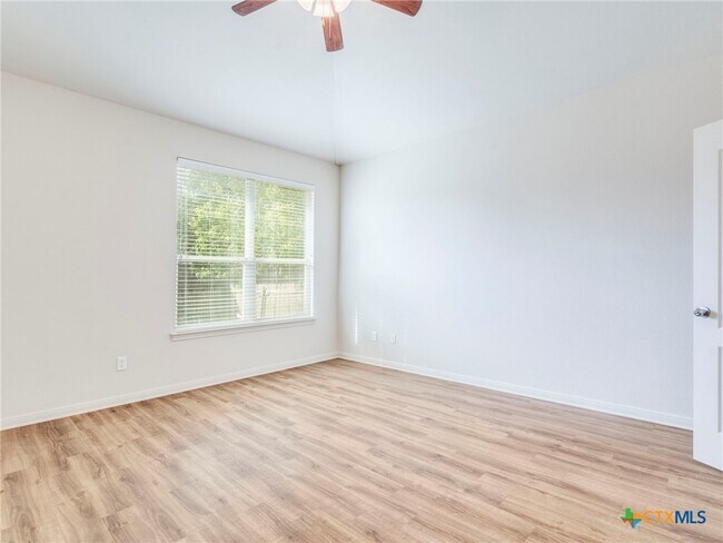Building Photo - 209 Buckingham Dr