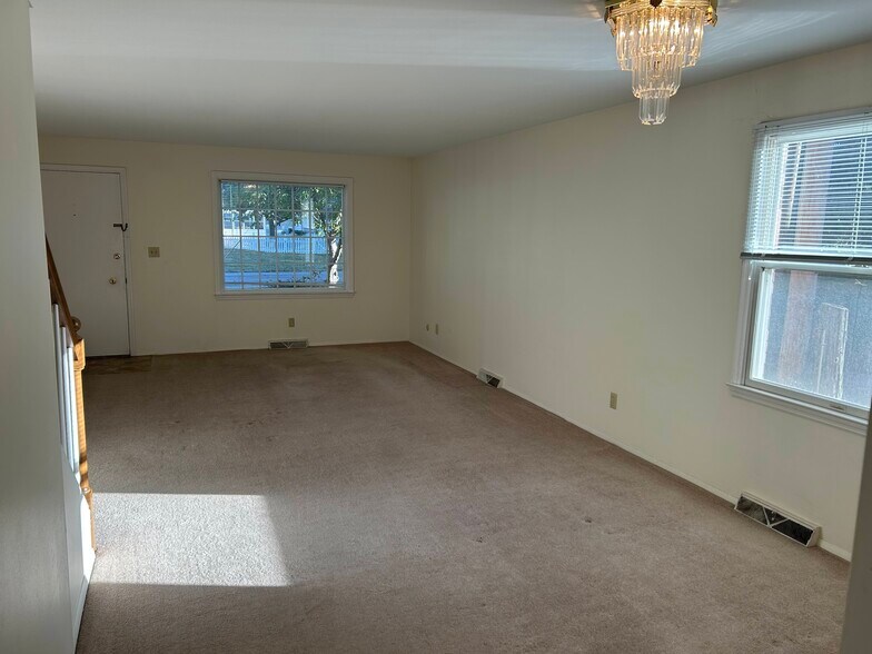 Dining area & Living room - 1420 W Ash St