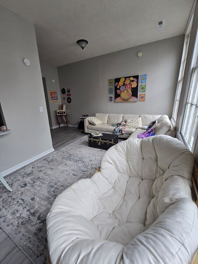 Building Photo - 322K