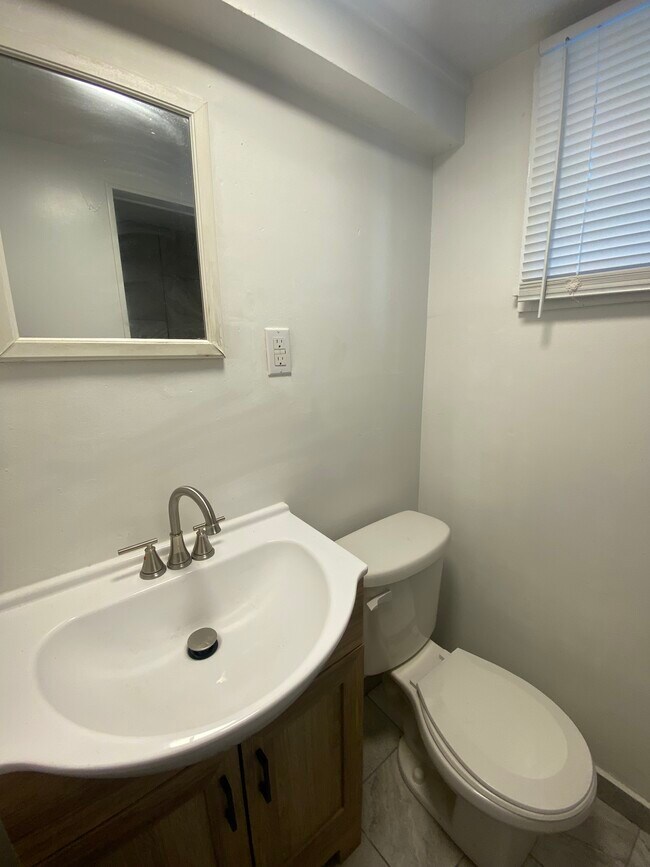 Building Photo - 4046 Tylor Blvd-4