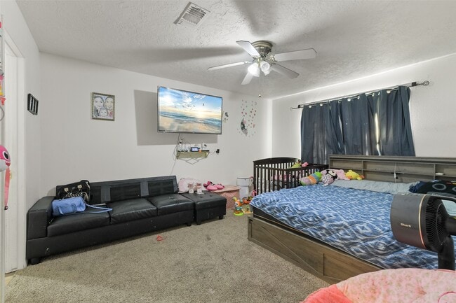 Building Photo - 217 Lazy Ln