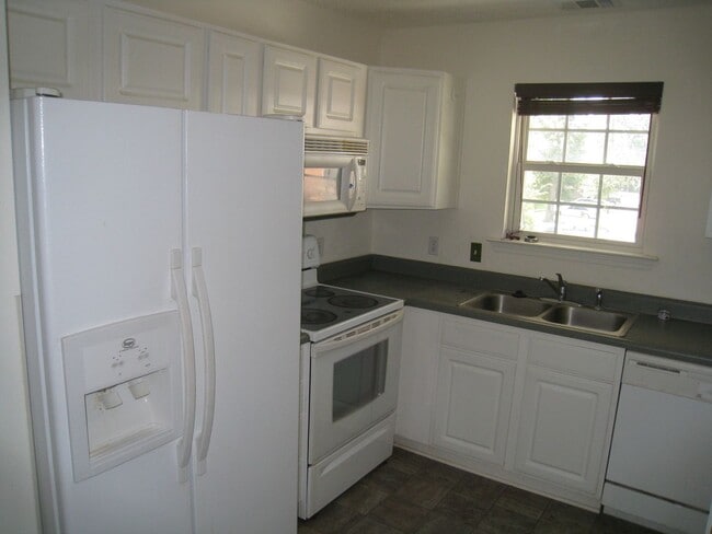 Building Photo - Cozy Condo