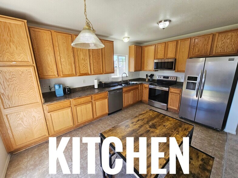 Building Photo - 1805 Dewhirst Dr