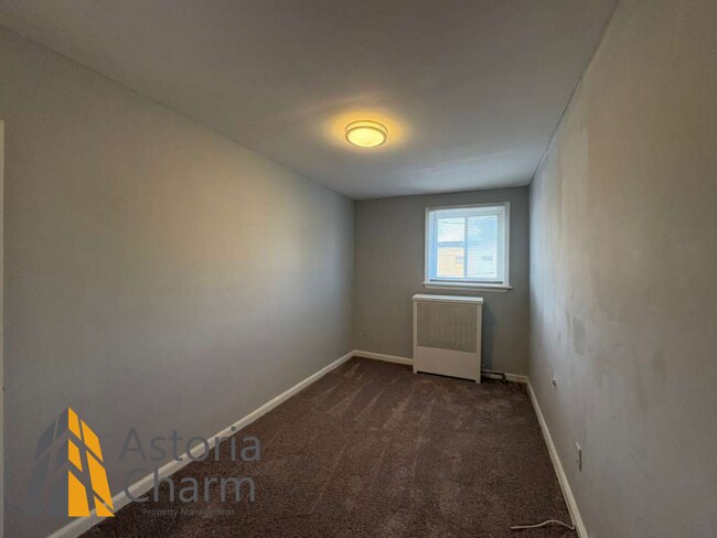 Building Photo - Conveniently Located 4 Bedroom with Privat...
