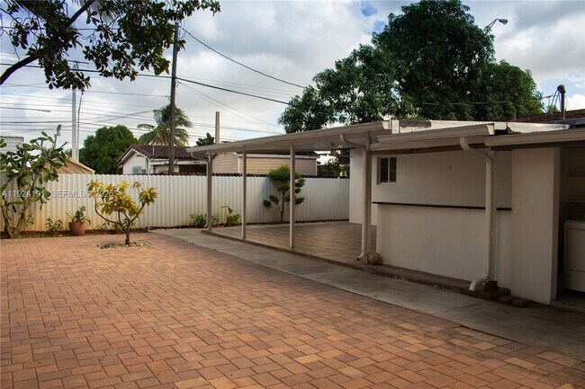 Building Photo - 1211 W 34th St