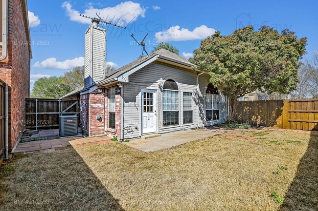 Building Photo - 2119 Amherst Dr