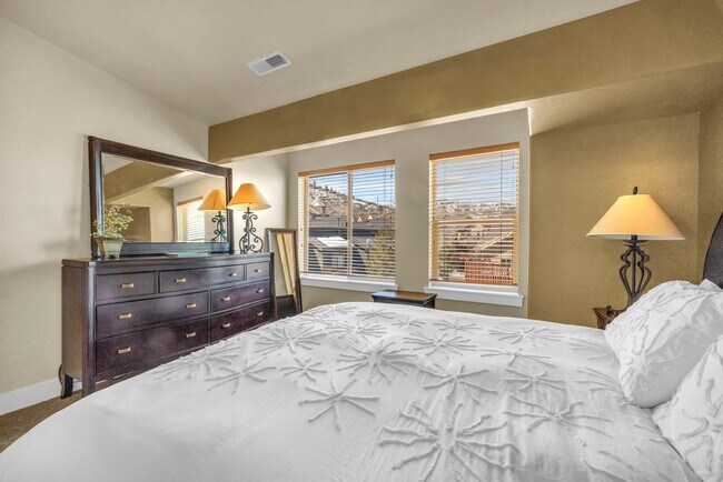 Building Photo - Furnished Bear Hollow Townhome