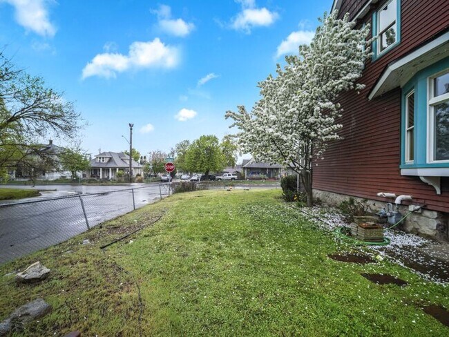 Building Photo - Stunning Updated Home in North Spokane | Bright Interiors, Modern Kitchen & Private Patio