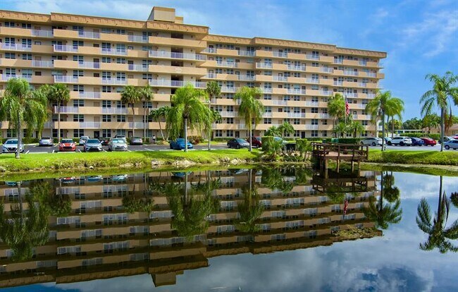 Building Photo - 250 Jacaranda Dr
