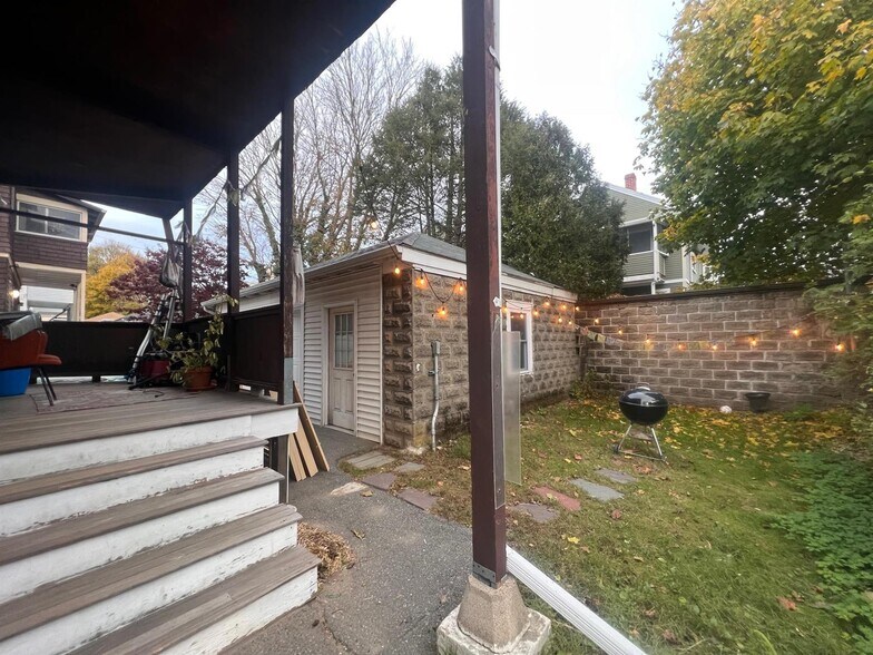 Building Photo - 108 W Quincy St