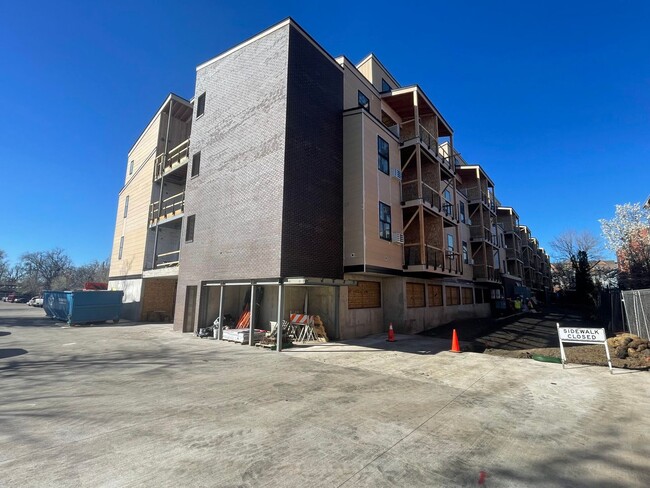Building Photo - 2301 Pearl St
