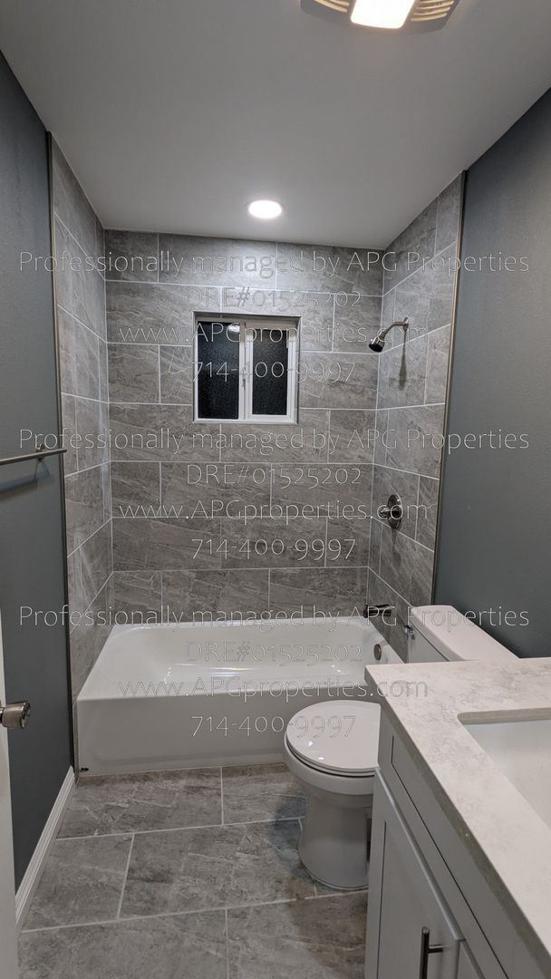 Building Photo - 7432 Franklin St