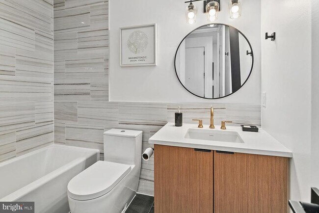 Building Photo - 1316 8th St NW