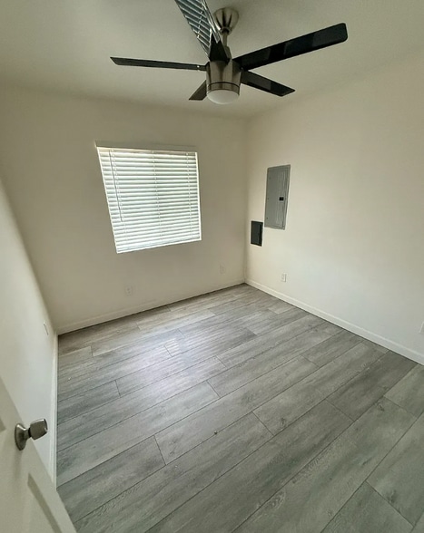 Building Photo - 5203 E Falls View Dr