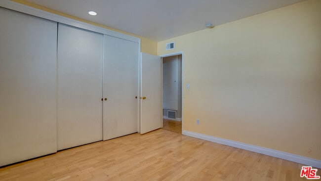 Building Photo - 9631 Crystal View Dr