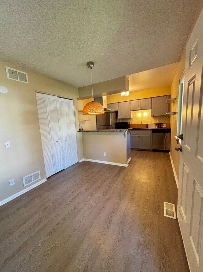 Building Photo - Don’t Miss This! Updated 2-Bedroom Denver ...