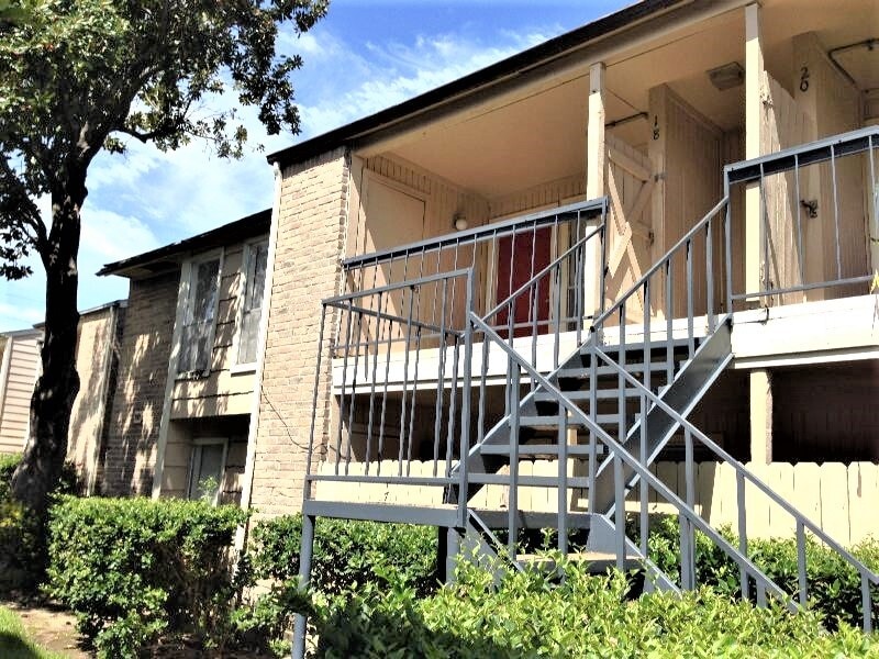 Building Photo - 8201 Richmond Ave