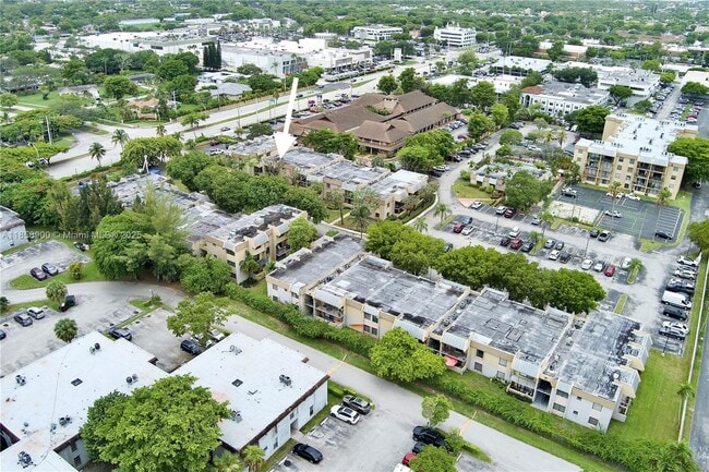 Building Photo - 10413 N Kendall Dr