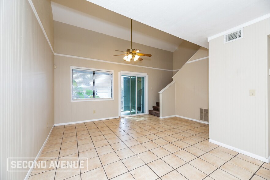 Building Photo - 1226 Bayshore Dr N