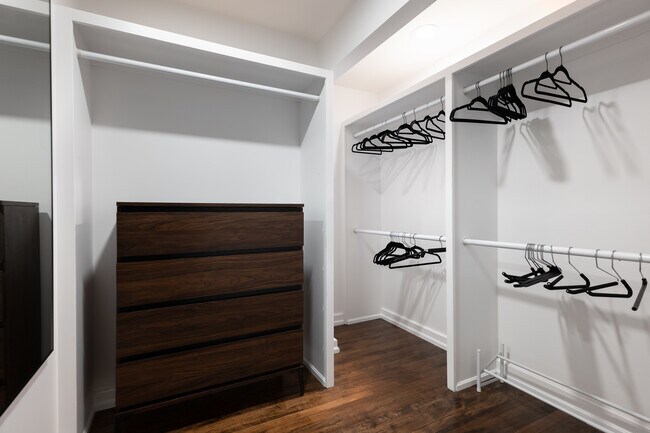 Building Photo - 223 S Hancock St