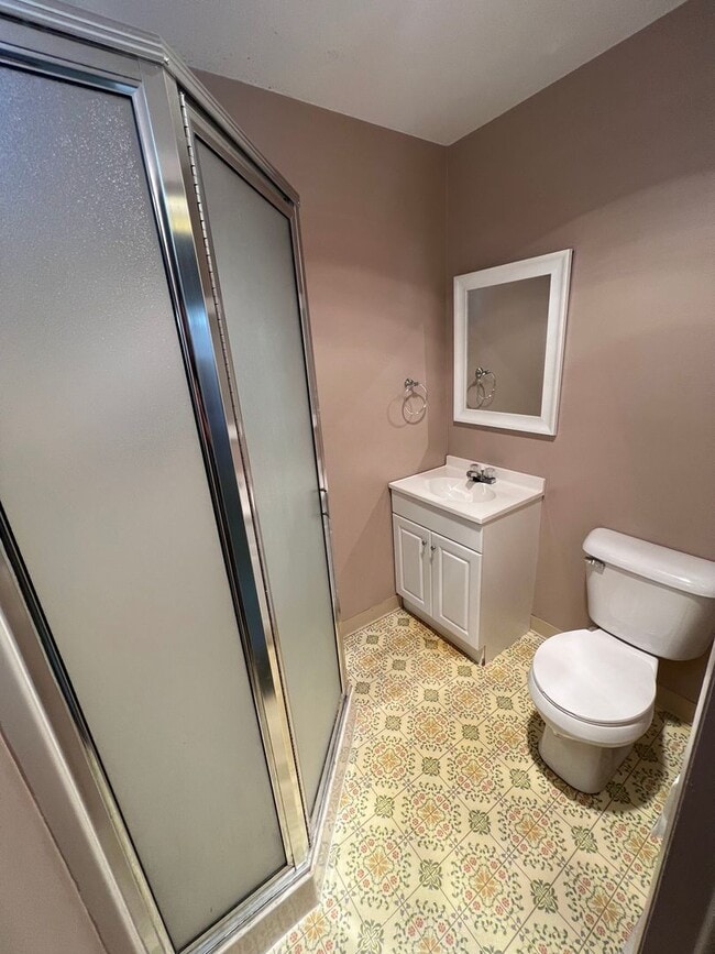 Building Photo - 3 Bed 2 Bath House with Attached 2 Car Garage & Trailer Parking