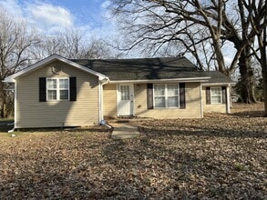 Building Photo - 604 N McLemore Ave