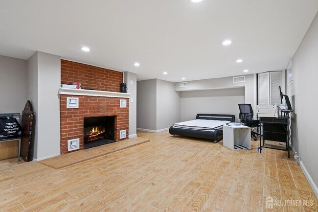 Building Photo - 95 Westons Mill Rd