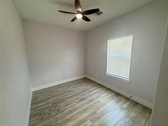 Building Photo - 9508 Quaker Ct