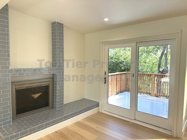 Building Photo - Beautifully Remodeled 4 Bedroom / 3 Bath /...