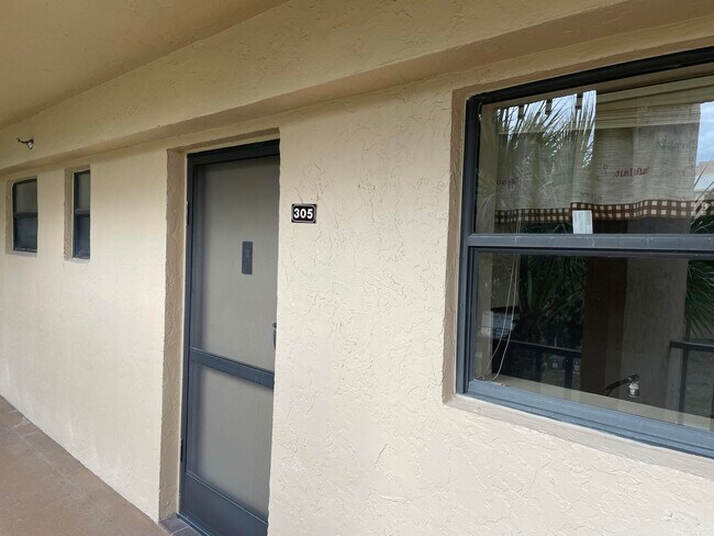 Primary Photo - 4760 Lucerne Lakes Blvd