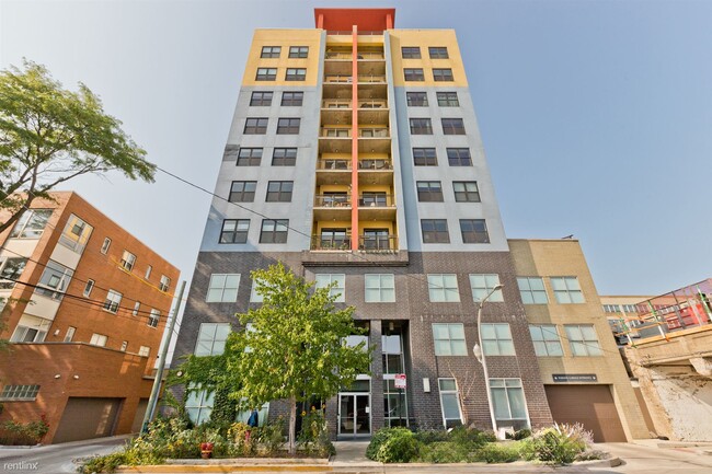 Building Photo - 2 br, 2 bath Condo - 1122 W Catalpa Ave